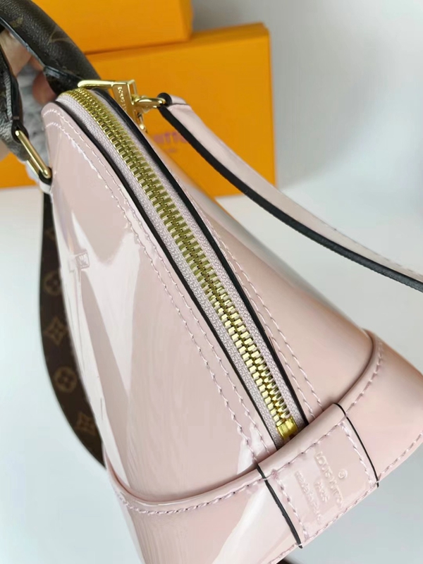 ルイヴィトンバッグ角部分ディテール